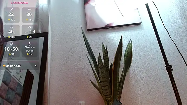 Snapshot of Saraa-restrepo chatting on 02.21.25 Saraa-restrepo online show from 02.21.25