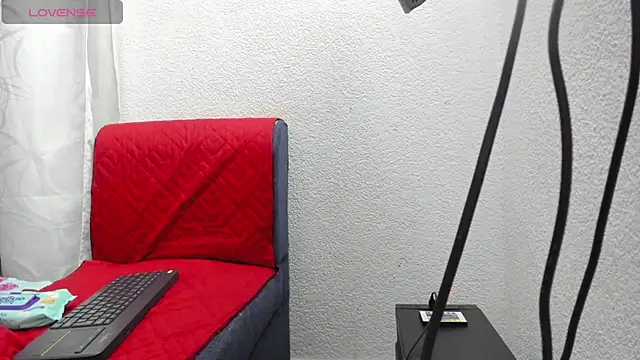 Snapshot of Saraa-restrepo chatting on 10.22.25 Saraa-restrepo online show from 10.22.25