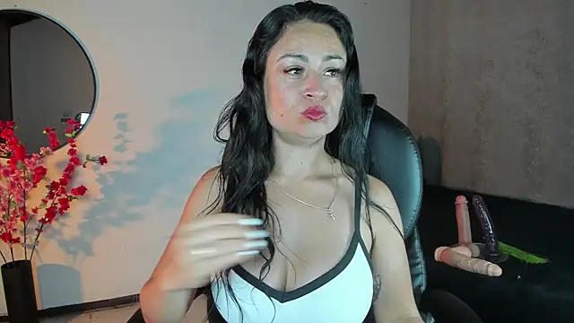 Snapshot of SaraMilf_69 chatting on 10.03.25 SaraMilf 69 online show from 10.03.25