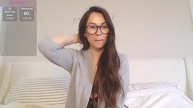 Snapshot of mixedasiangirl chatting on 05.08.26 mixedasiangirl online show from 05.08.26