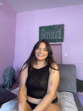 Snapshot of PoliBenett_ chatting on 12.19.24 PoliBenett online show from 12.19.24