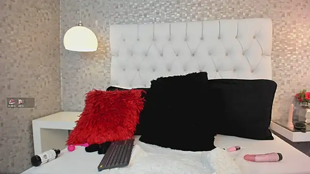 HazelMoret online show from 12.27.24