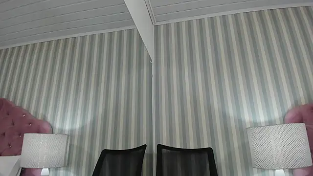 HazelMoret online show from 03.22.25