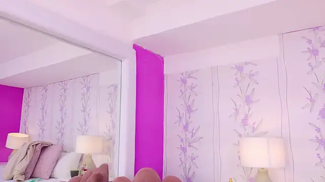 HazelMoret online show from 10.03.25