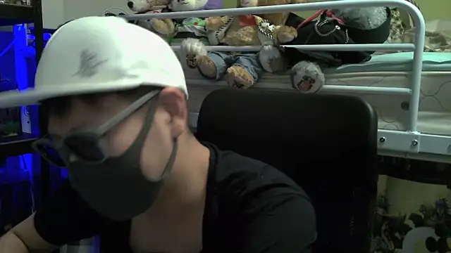 Snapshot of Owl1216 chatting on 12.12.24 Owl1216 online show from 12.12.24