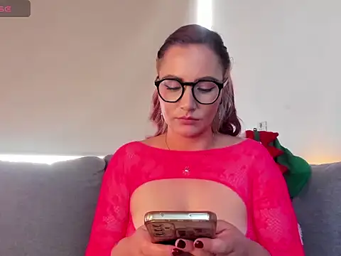 Snapshot of Hanna_Clark_ chatting on 12.14.24 Hanna Clark online show from 12.14.24
