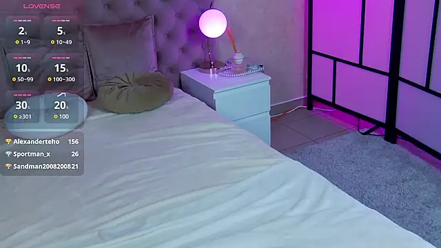 Snapshot of TasteOfDivine chatting on 12.21.24 TasteOfDivine online show from 12.21.24