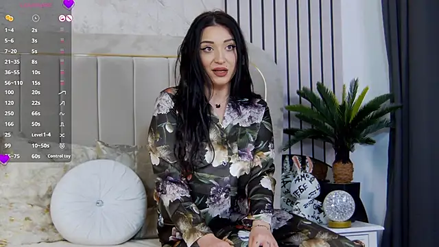 Snapshot of TasteOfDivine chatting on 03.05.25 TasteOfDivine online show from 03.05.25