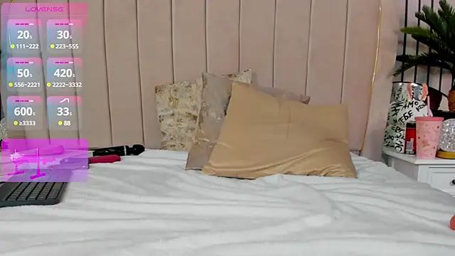 Snapshot of TasteOfDivine chatting on 03.07.25 TasteOfDivine online show from 03.07.25