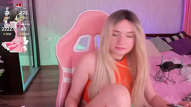 LisaElfy online show from 12.18.24