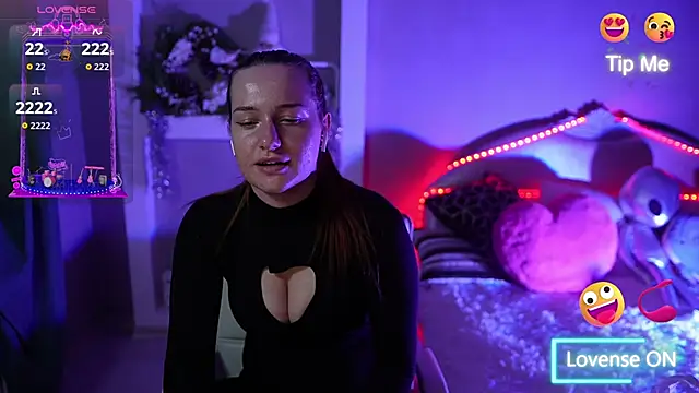 LisaElfy online show from 12.18.25