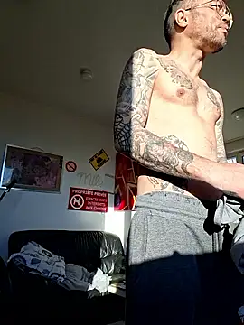 Snapshot of mileflav0r chatting on 03.20.26 mileflav0r online show from 03.20.26