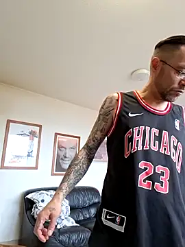 Snapshot of mileflav0r chatting on 04.02.26 mileflav0r online show from 04.02.26