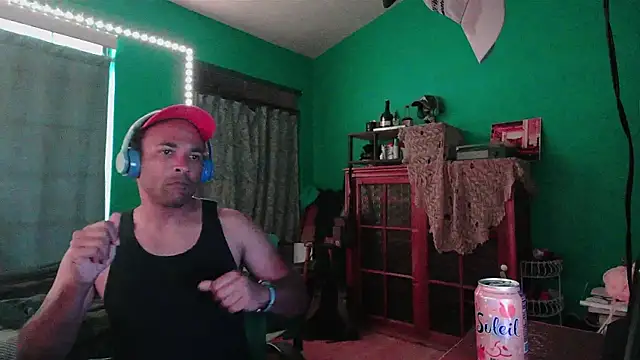 Snapshot of _______the chatting on 02.22.26 the online show from 02.22.26