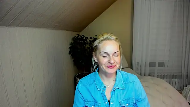 Snapshot of Alicee_Gracee chatting on 12.10.24 Alicee Gracee online show from 12.10.24