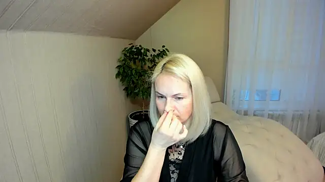 Snapshot of Alicee_Gracee chatting on 12.13.24 Alicee Gracee online show from 12.13.24