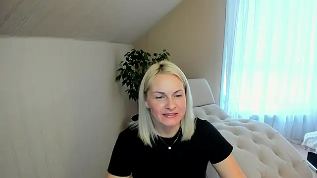 Snapshot of Alicee_Gracee chatting on 12.16.24 Alicee Gracee online show from 12.16.24