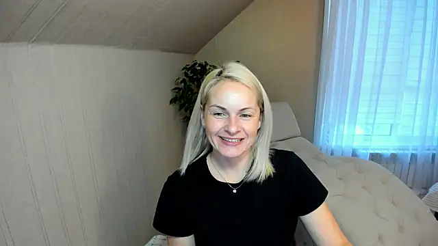 Snapshot of Alicee_Gracee chatting on 12.21.24 Alicee Gracee online show from 12.21.24