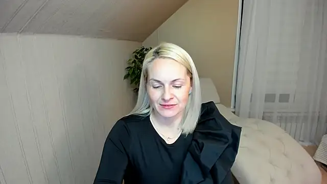 Snapshot of Alicee_Gracee chatting on 12.24.24 Alicee Gracee online show from 12.24.24