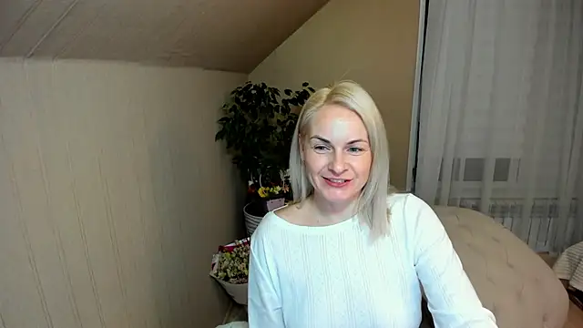 Snapshot of Alicee_Gracee chatting on 12.30.24 Alicee Gracee online show from 12.30.24