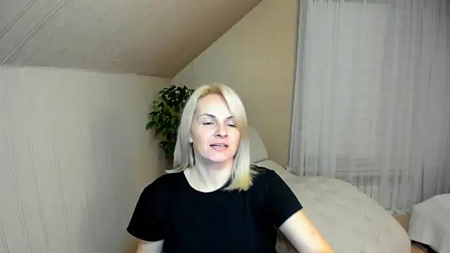 Snapshot of Alicee_Gracee chatting on 01.04.25 Alicee Gracee online show from 01.04.25