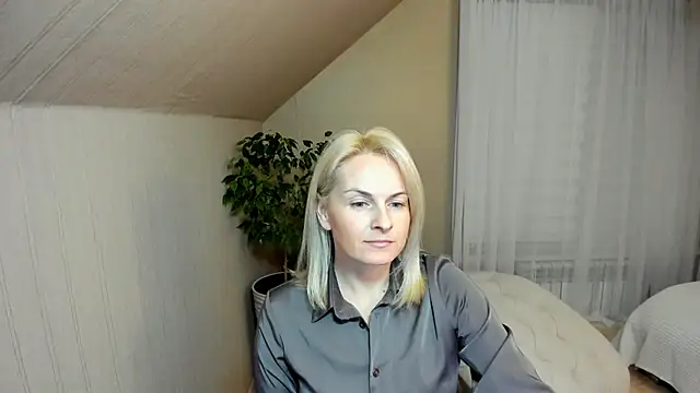 Snapshot of Alicee_Gracee chatting on 01.05.25 Alicee Gracee online show from 01.05.25