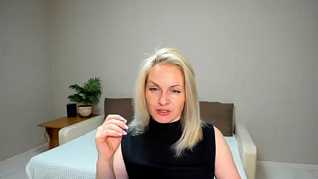 Snapshot of Alicee_Gracee chatting on 01.28.25 Alicee Gracee online show from 01.28.25