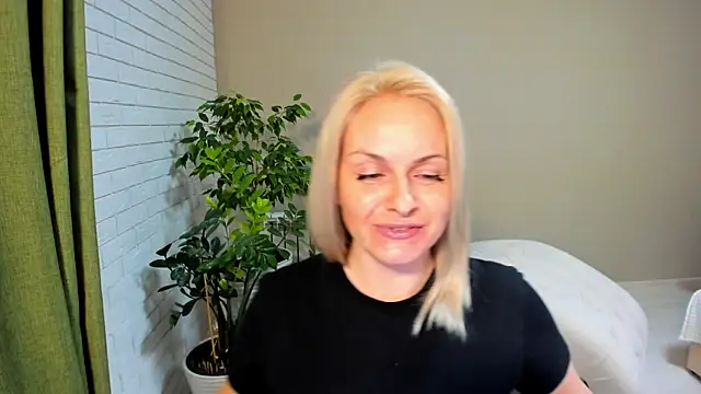 Snapshot of Alicee_Gracee chatting on 02.07.25 Alicee Gracee online show from 02.07.25