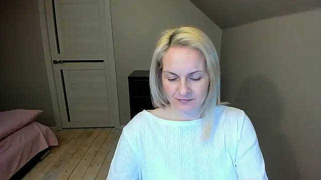 Snapshot of Alicee_Gracee chatting on 03.06.25 Alicee Gracee online show from 03.06.25