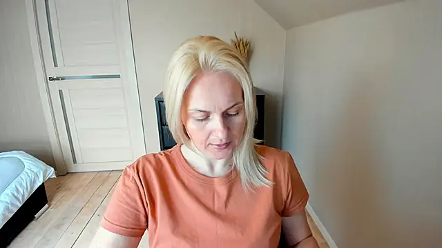 Snapshot of Alicee_Gracee chatting on 03.22.25 Alicee Gracee online show from 03.22.25