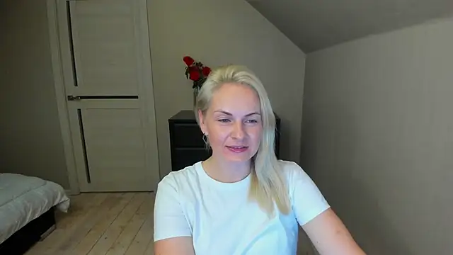 Snapshot of Alicee_Gracee chatting on 10.07.25 Alicee Gracee online show from 10.07.25