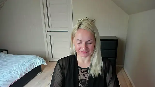 Snapshot of Alicee_Gracee chatting on 10.21.25 Alicee Gracee online show from 10.21.25