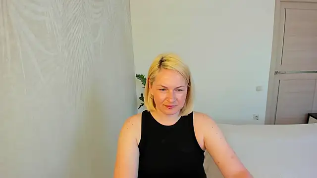 Snapshot of Alicee_Gracee chatting on 05.08.26 Alicee Gracee online show from 05.08.26