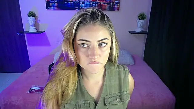 Snapshot of cristal-evanns chatting on 12.09.24 cristal-evanns online show from 12.09.24