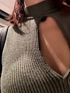 Snapshot of beaverwoman chatting on 12.22.24 beaverwoman online show from 12.22.24