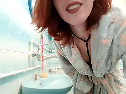 Snapshot of beaverwoman chatting on 12.30.24 beaverwoman online show from 12.30.24