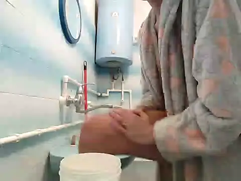 Snapshot of beaverwoman chatting on 01.04.25 beaverwoman online show from 01.04.25