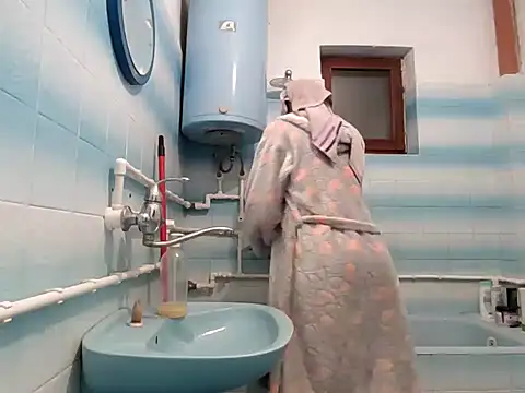 Snapshot of beaverwoman chatting on 01.14.25 beaverwoman online show from 01.14.25