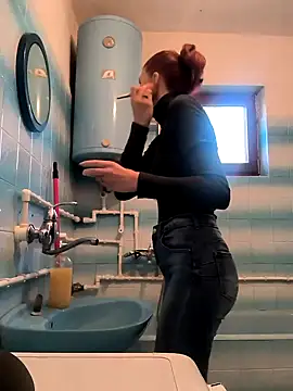 Snapshot of beaverwoman chatting on 01.27.25 beaverwoman online show from 01.27.25