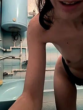 Snapshot of beaverwoman chatting on 02.27.25 beaverwoman online show from 02.27.25