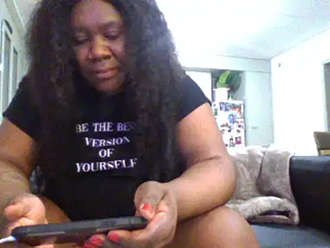 Snapshot of bonbonaumiel chatting on 12.13.24 bonbonaumiel online show from 12.13.24