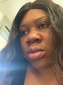 Snapshot of bonbonaumiel chatting on 12.25.24 bonbonaumiel online show from 12.25.24