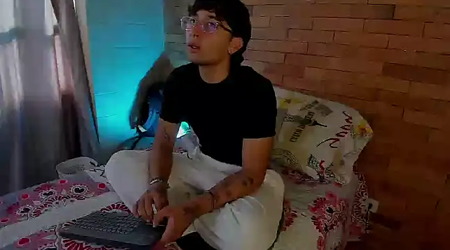Snapshot of Dereck_Dickson chatting on 12.17.24 Dereck Dickson online show from 12.17.24