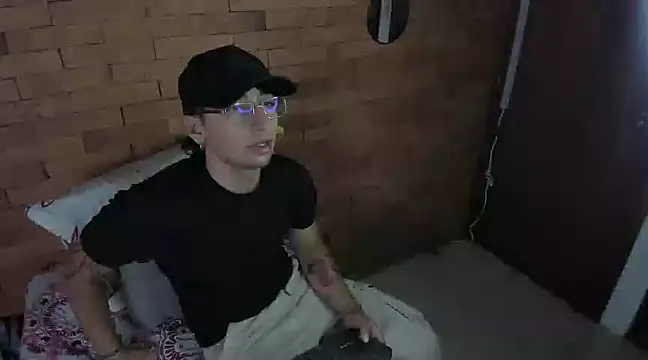 Snapshot of Dereck_Dickson chatting on 12.18.24 Dereck Dickson online show from 12.18.24