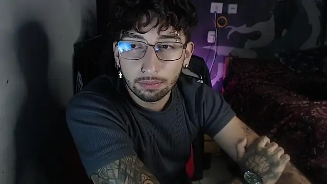 Snapshot of Dereck_Dickson chatting on 10.30.25 Dereck Dickson online show from 10.30.25