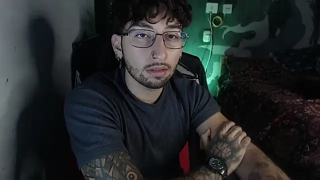 Snapshot of Dereck_Dickson chatting on 11.02.25 Dereck Dickson online show from 11.02.25