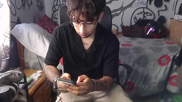 Snapshot of Dereck_Dickson chatting on 12.22.25 Dereck Dickson online show from 12.22.25