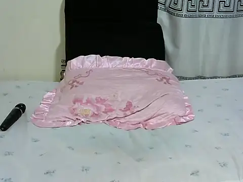 Snapshot of Sassyever chatting on 12.15.25 Sassyever online show from 12.15.25