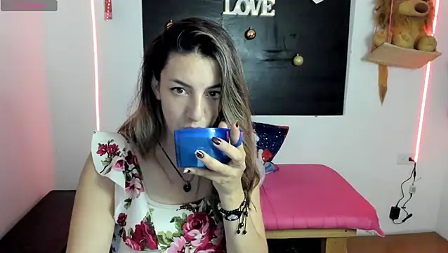 Snapshot of queen-natty chatting on 12.24.24 queen-natty online show from 12.24.24