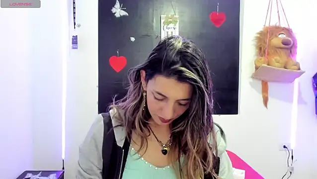 Snapshot of queen-natty chatting on 01.10.25 queen-natty online show from 01.10.25